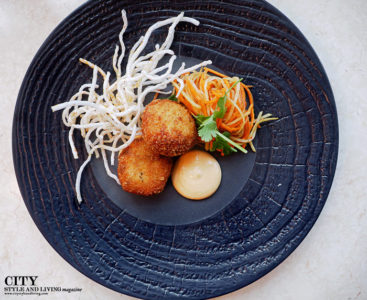 Fairmont vancouver airport retaurant globe @ YVR Crab Cakes